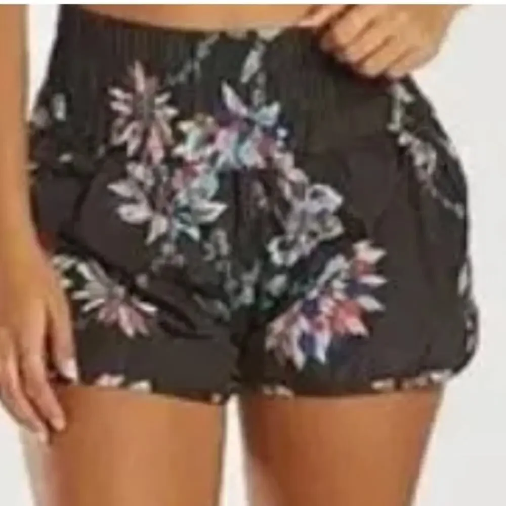 Free People Movement The Way Home Black Floral Shorts‎ Size M - Picture 8 of 8